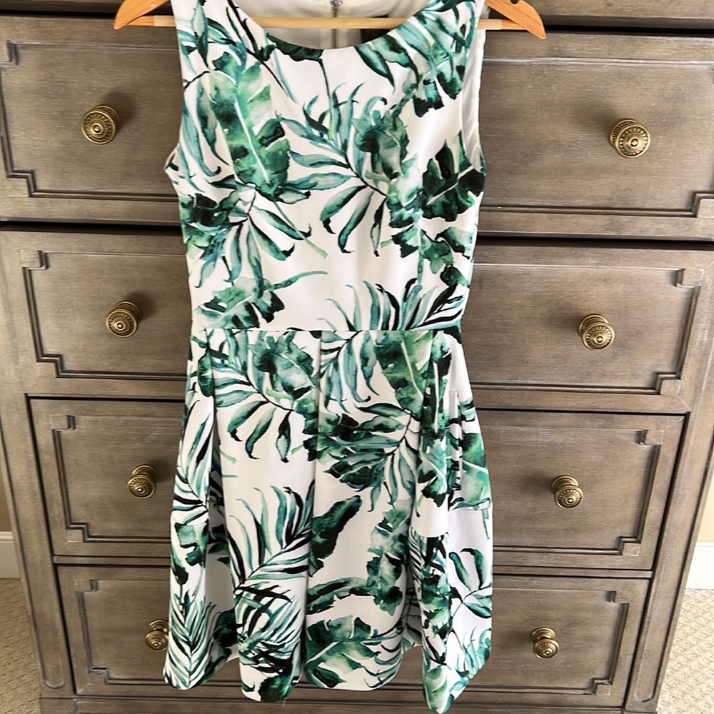 Taylor sleeveless dress with tropical green leaves.  Size 4